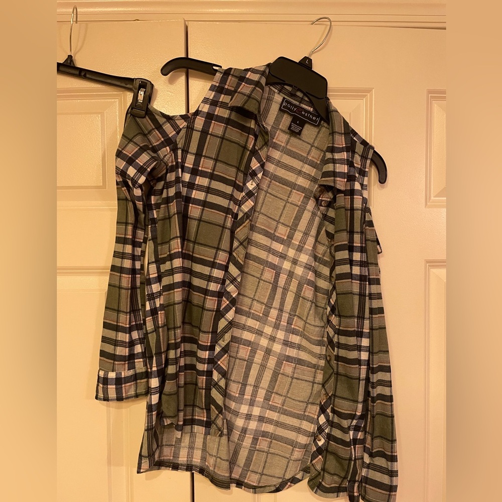 Key hole arm plaid top